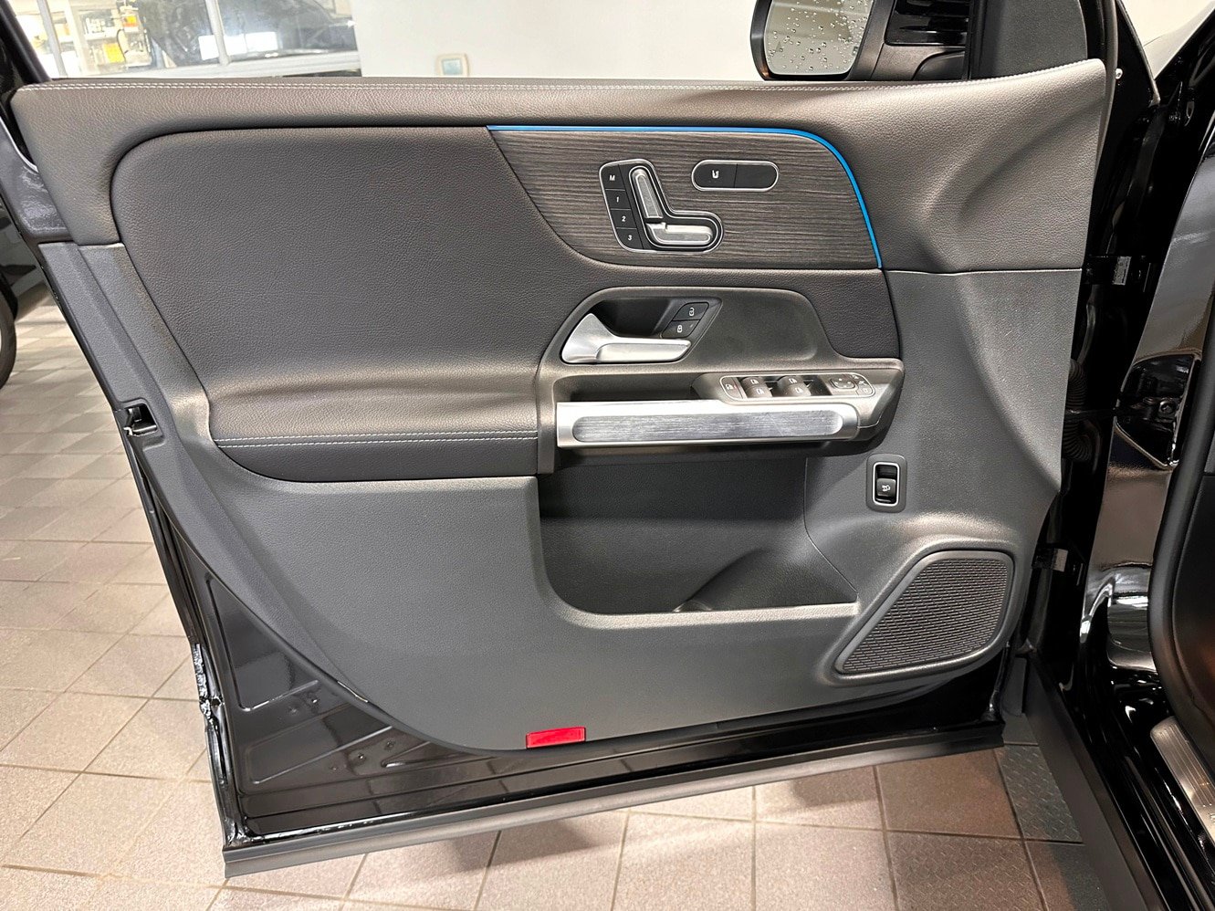 Used 2023 Mercedes-Benz GLB 250 4MATIC image 11