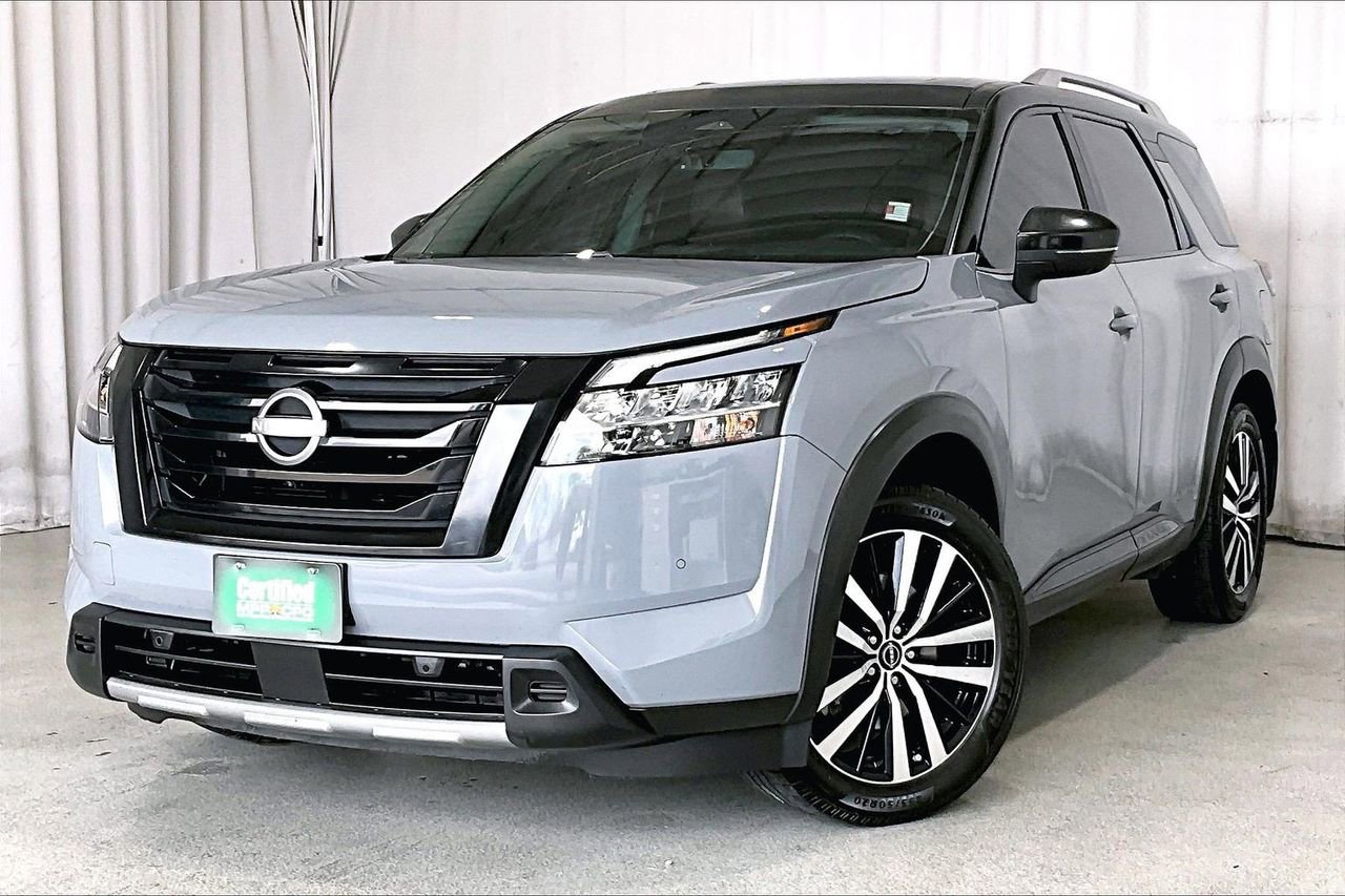 Used 2023 Nissan Pathfinder Platinum w/ Cargo Package FWD image 12