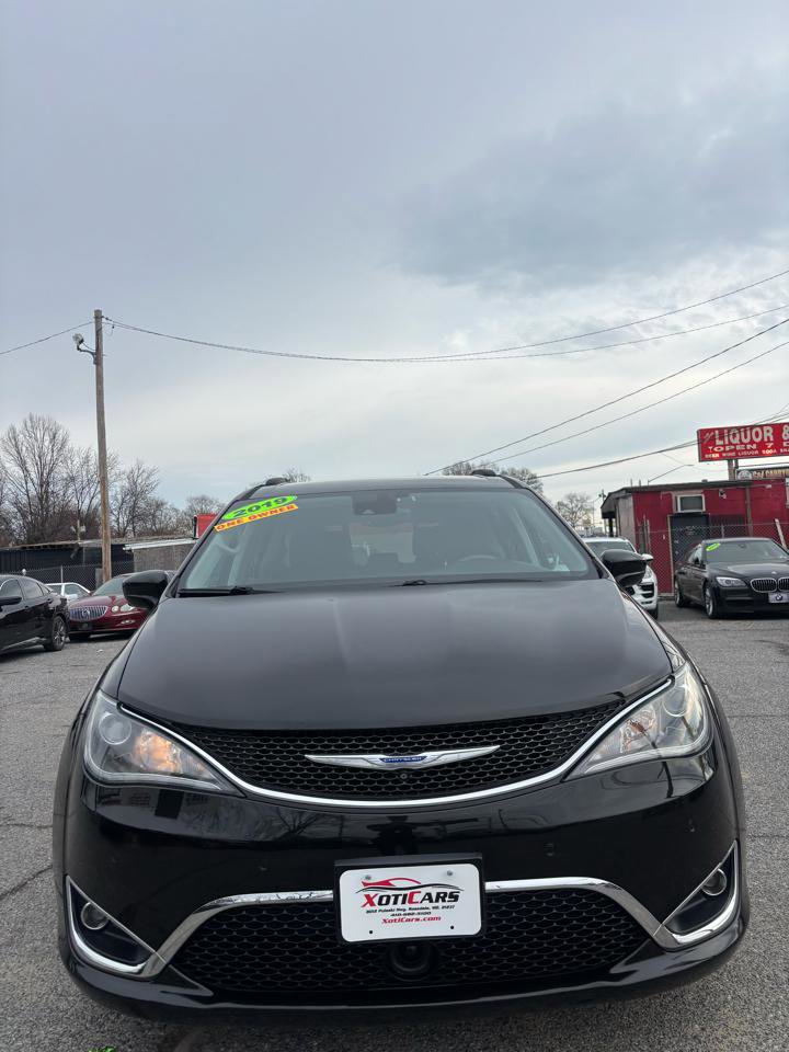 Used 2019 Chrysler Pacifica Touring-L w/ Advanced Safetytec Group image 2