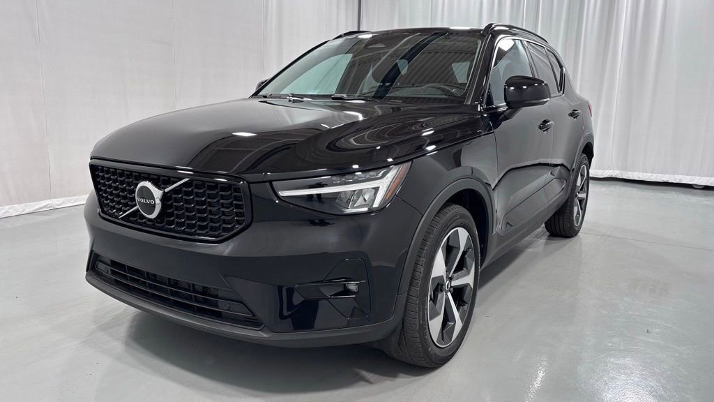 Certified 2023 Volvo XC40 B5 Plus w/ Protection Package Premier image 1