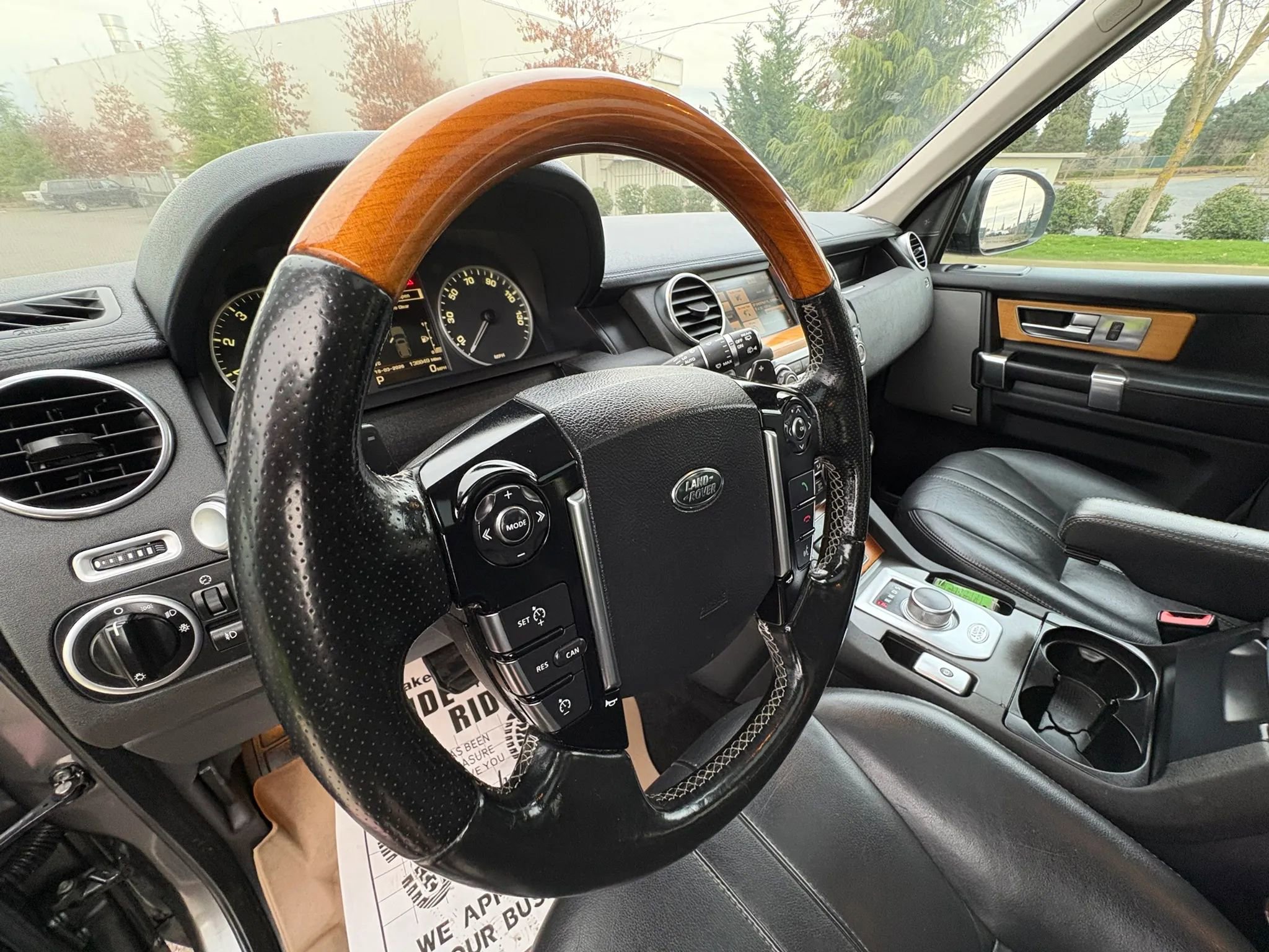 Used 2015 Land Rover LR4 HSE image 13