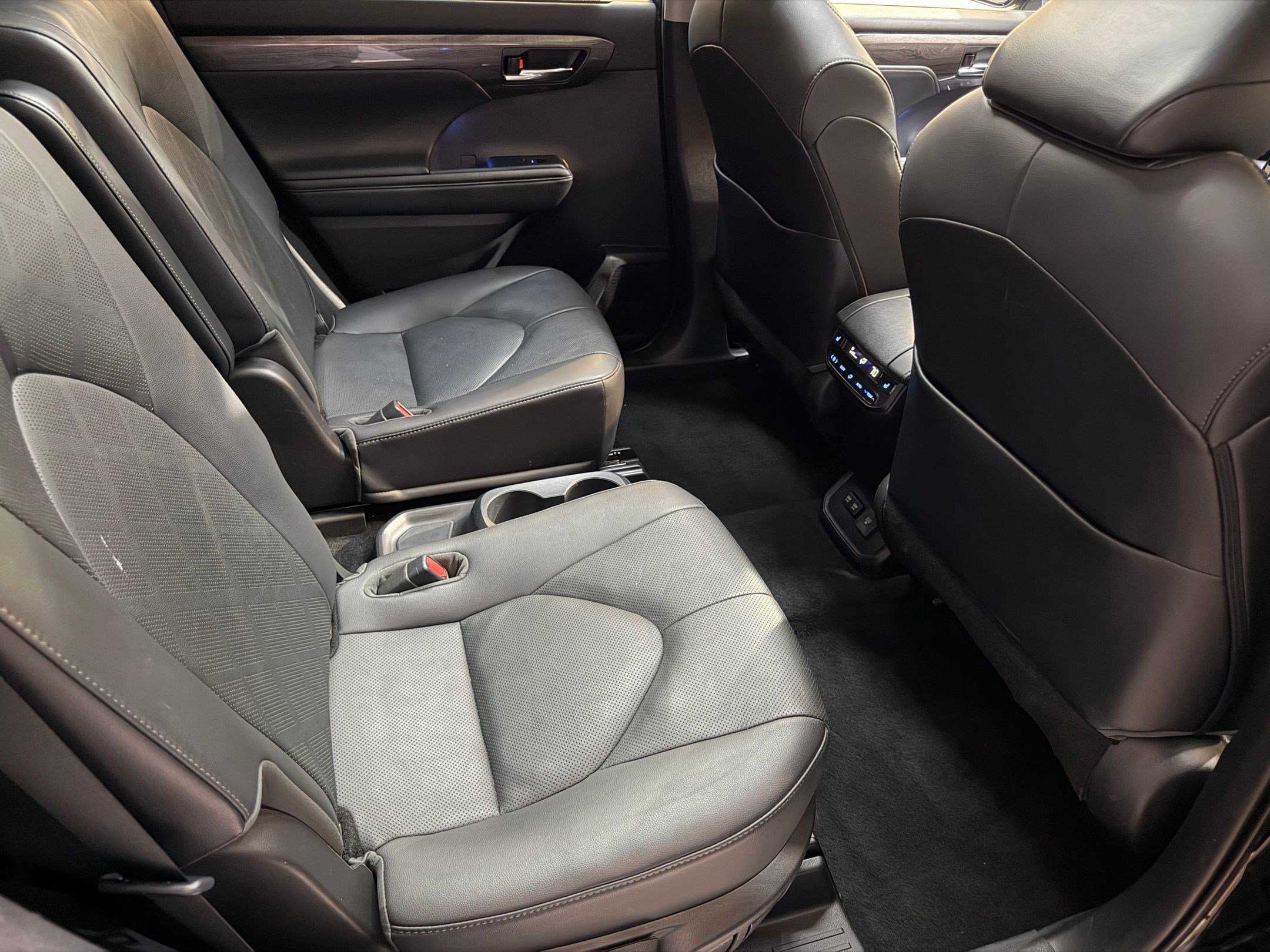 Used 2021 Toyota Highlander Platinum image 48