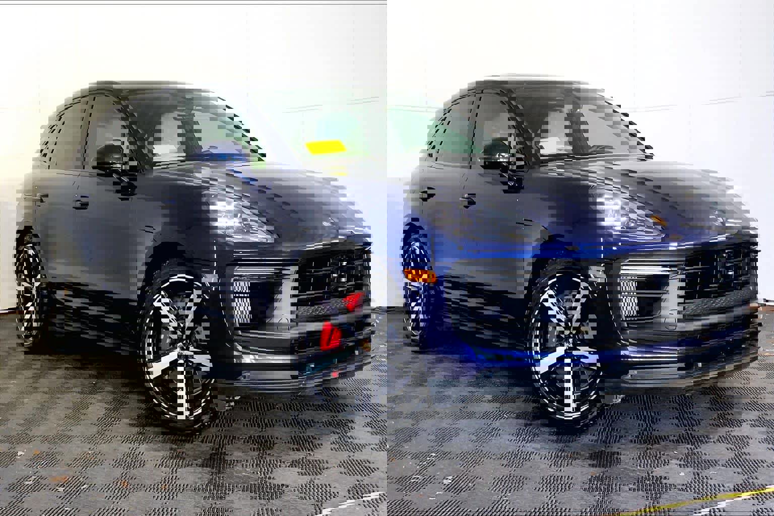 Used 2025 Porsche Macan GTS image 9