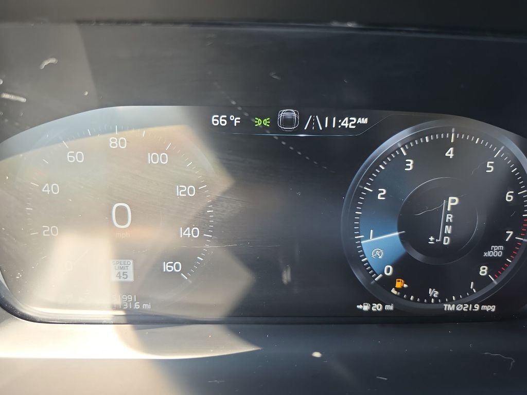 Used 2022 Volvo XC90 T5 Momentum w/ Advanced Package image 32