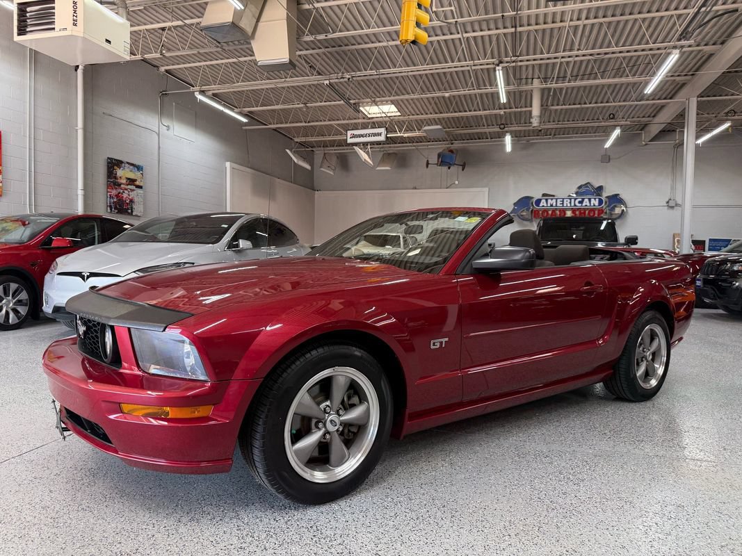 Used 2005 Ford Mustang GT RWD image 2