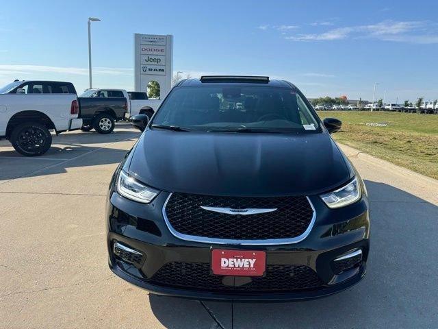 New 2026 Chrysler Pacifica Select image 2