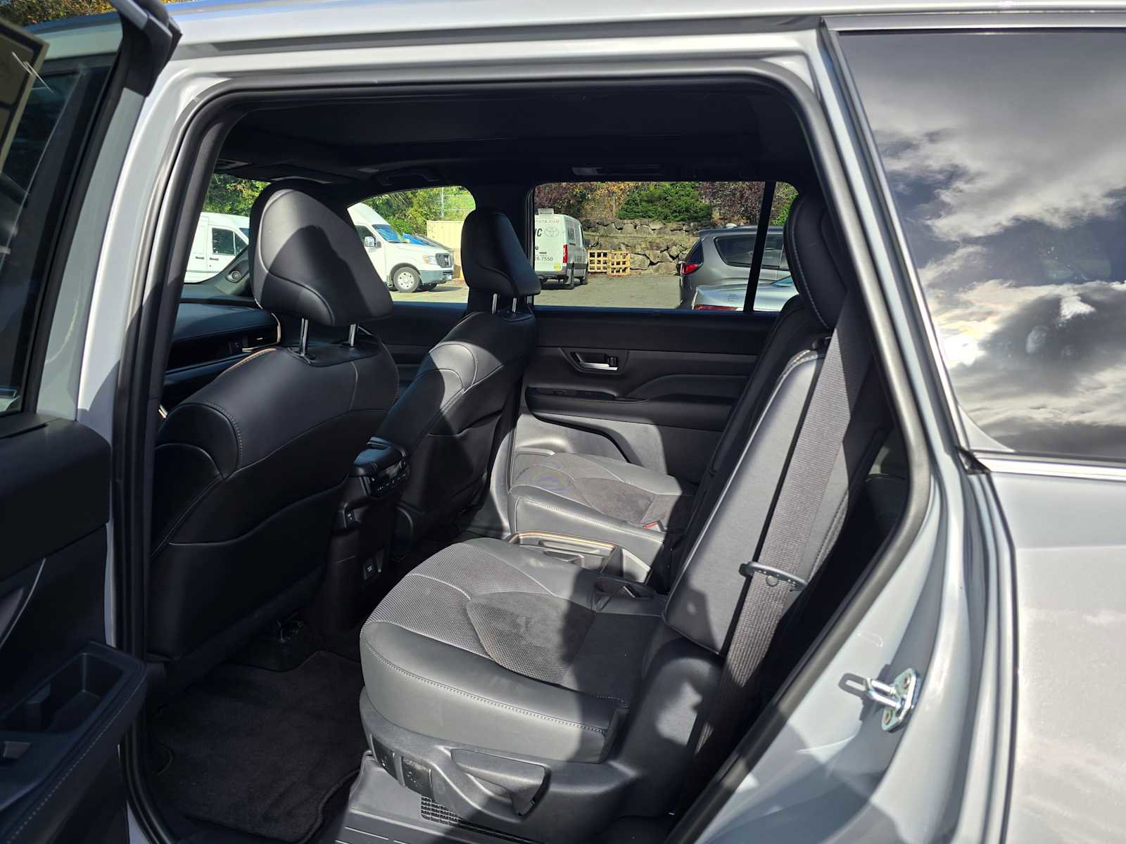 Used 2025 Toyota Grand Highlander AWD Hybrid image 18