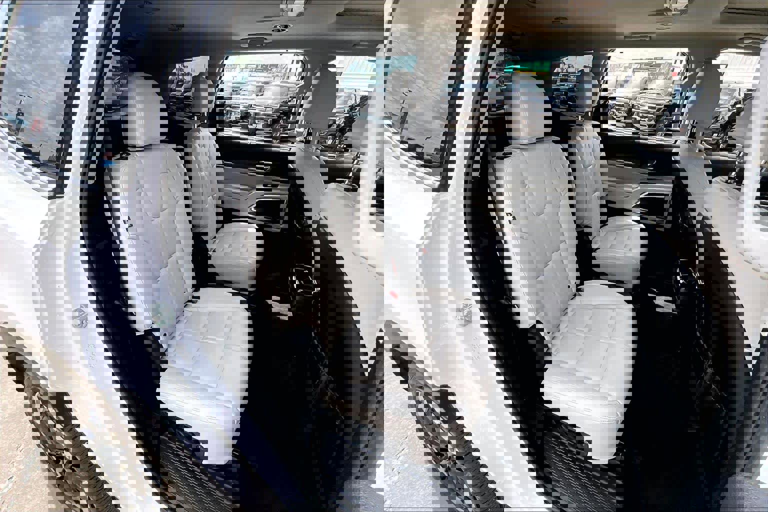 Used 2024 Kia Telluride EX w/ EX Captain's Chair Package image 19