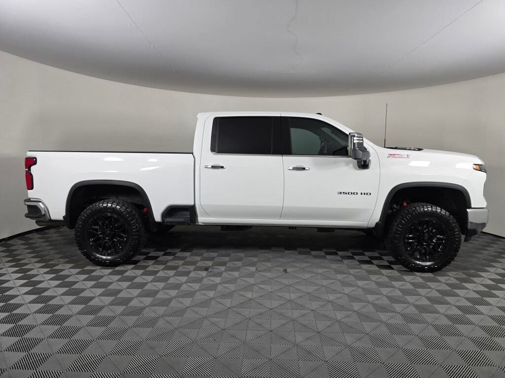 Used 2024 Chevrolet Silverado 3500 LTZ w/ LTZ Plus Package AWD/4WD image 2