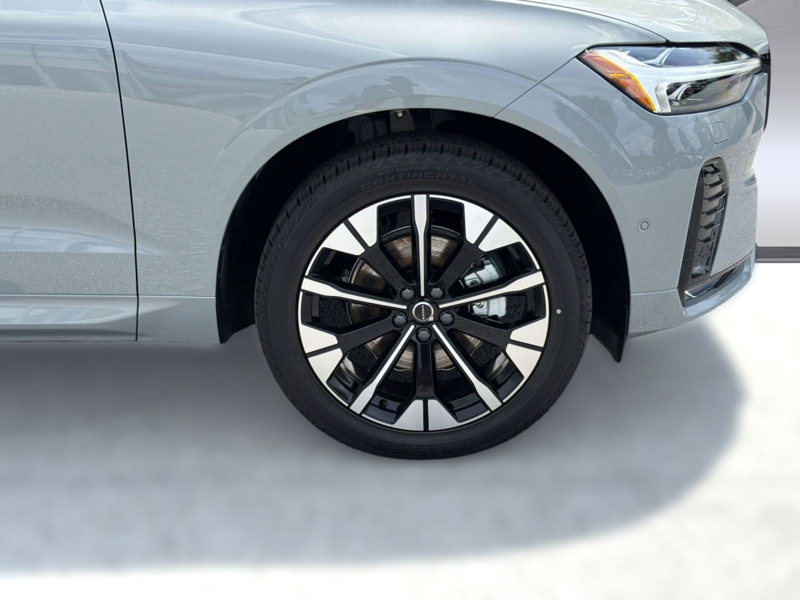 New 2026 Volvo XC60 B5 Plus w/ Climate Package AWD/4WD image 11