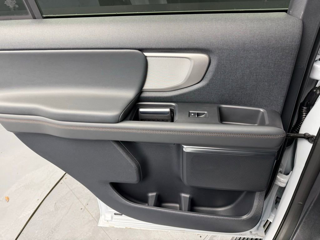 New 2025 Ford Expedition Active image 49