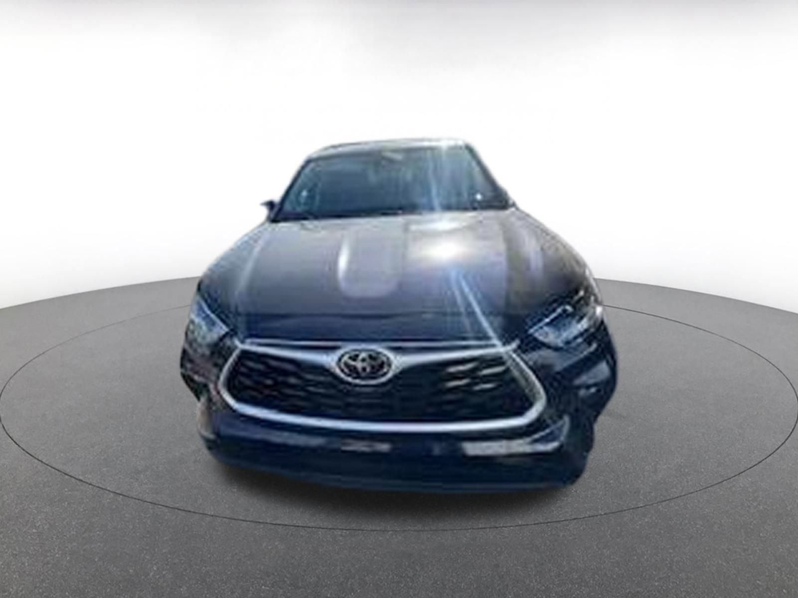 Used 2025 Toyota Highlander LE video 2