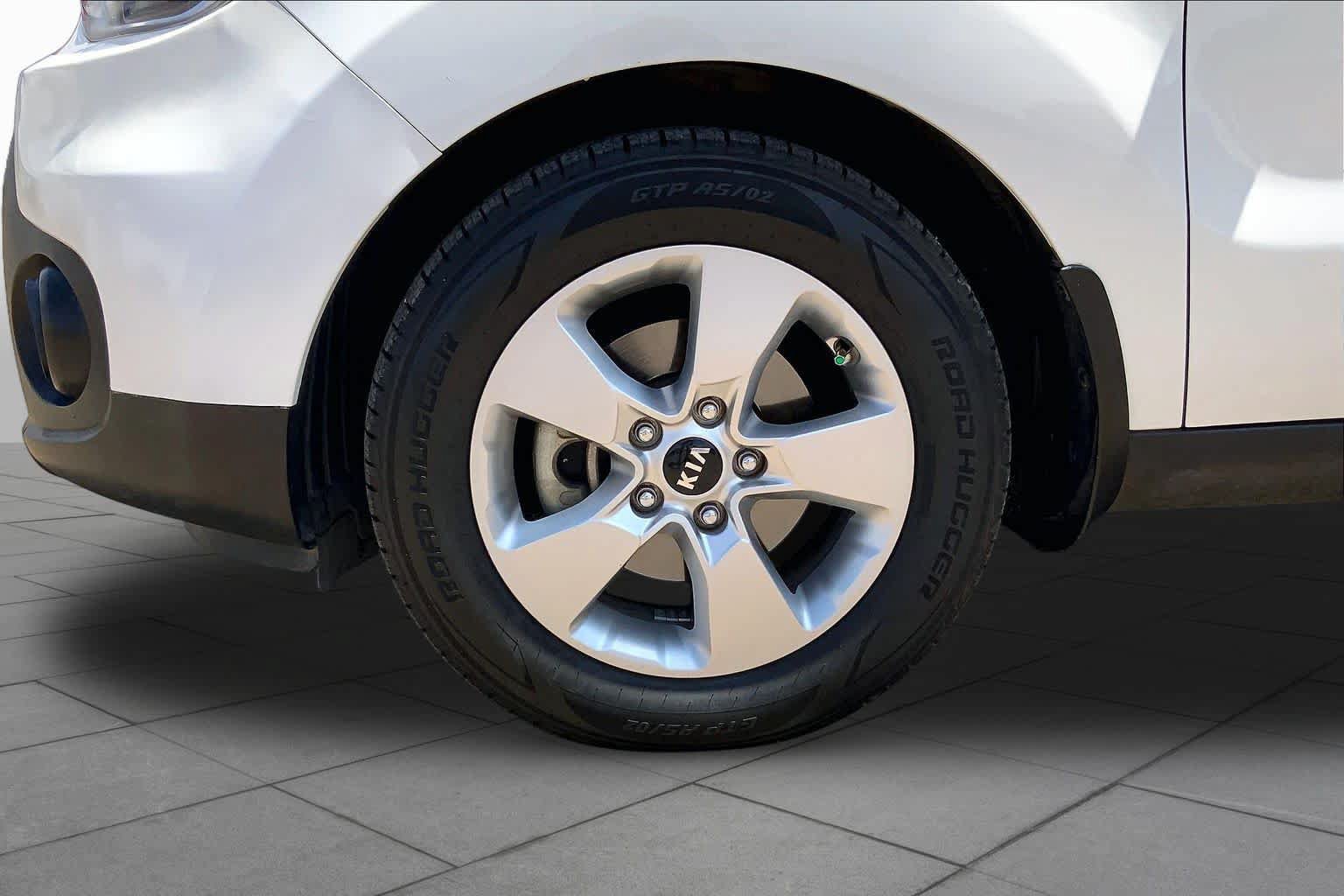 Used 2017 Kia Soul FWD image 10