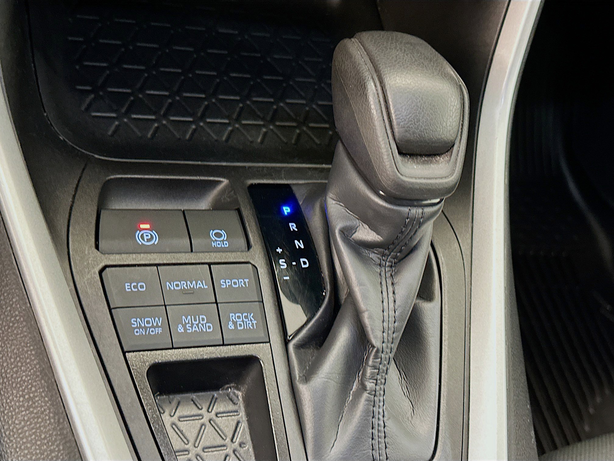 Used 2024 Toyota RAV4 XLE image 25