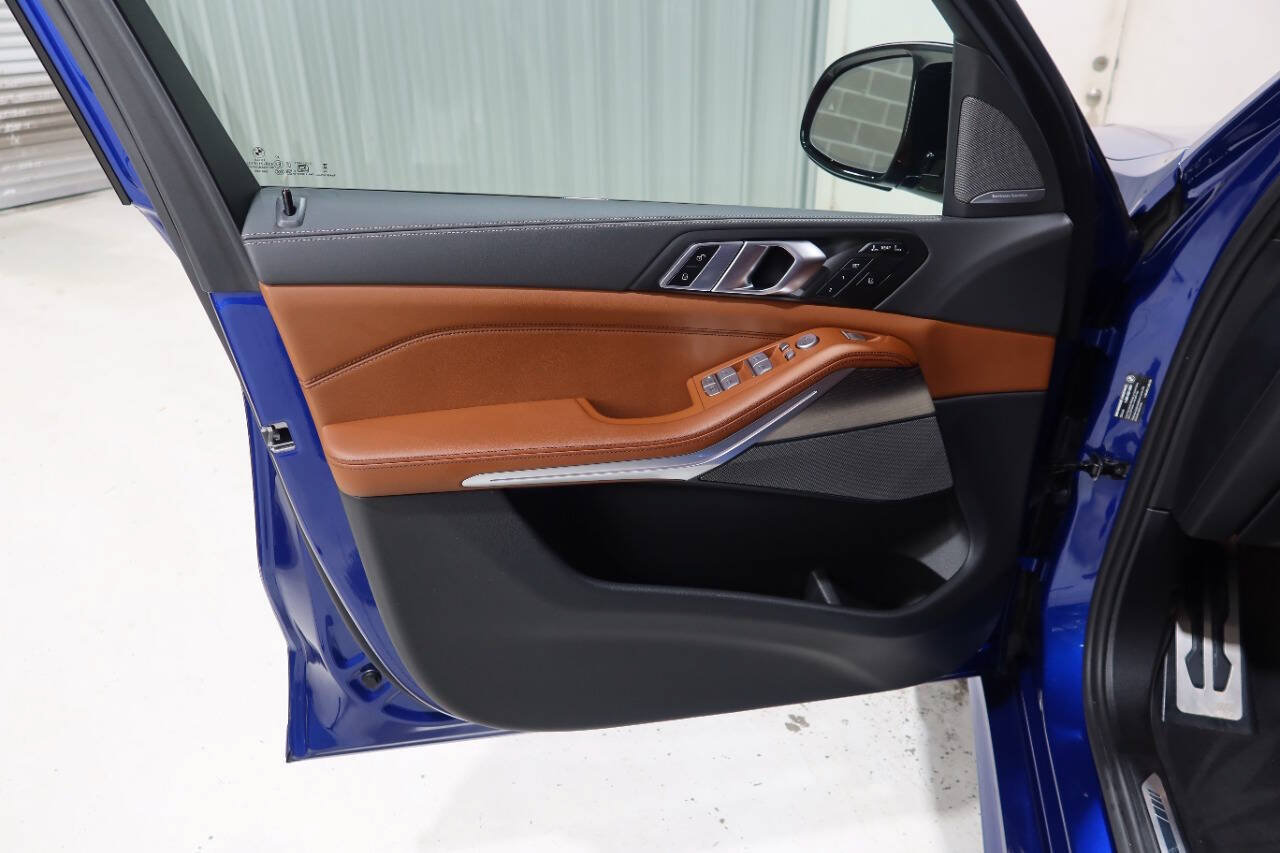 Used 2025 BMW X7 M60i AWD/4WD image 33
