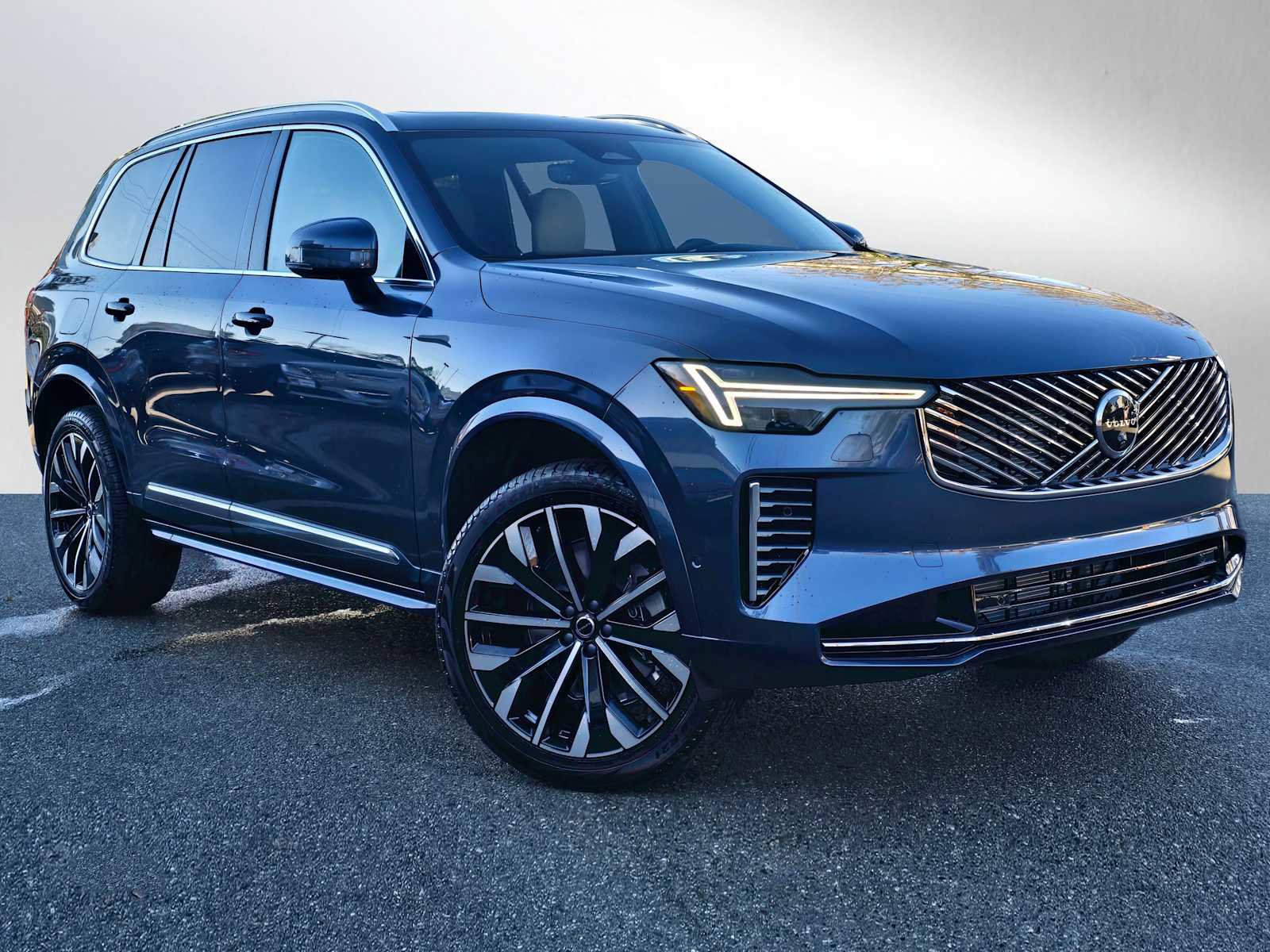 New 2026 Volvo XC90 B5 Plus w/ Protection Package AWD/4WD image 1