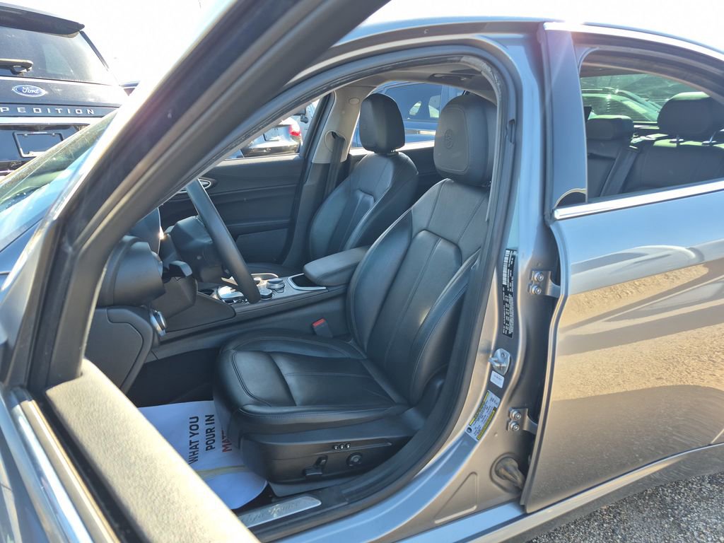 Used 2021 Alfa Romeo Giulia Ti image 7