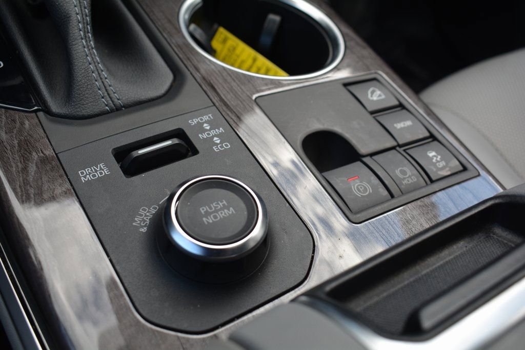 Used 2023 Toyota Highlander Limited image 19