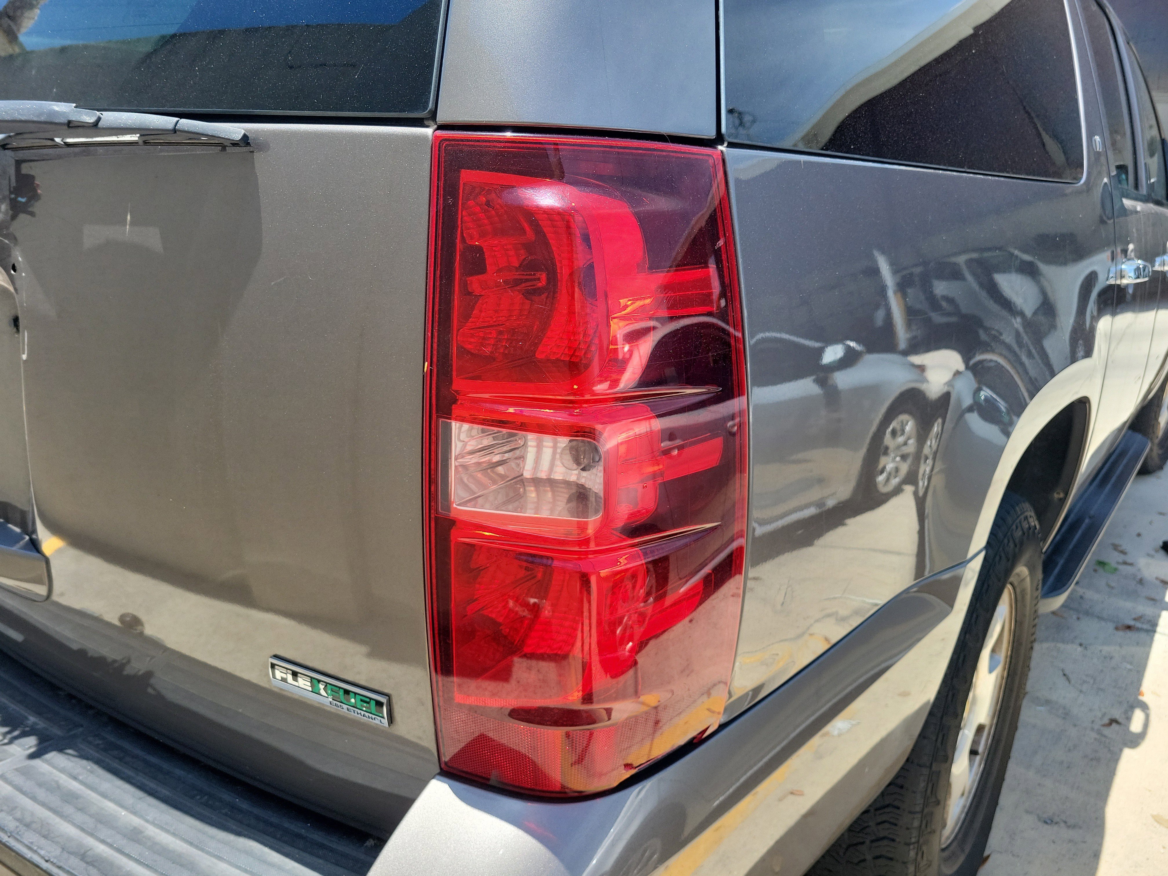 Used 2011 Chevrolet Suburban LT RWD image 6