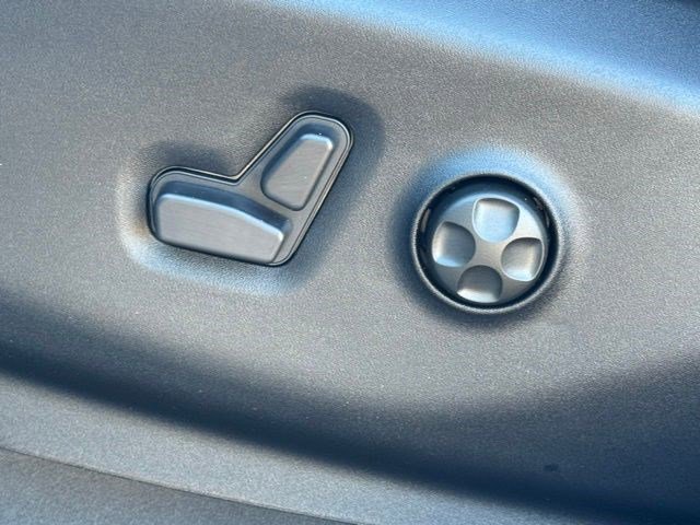 New 2026 Chrysler Pacifica Limited w/ S Appearance Package image 12