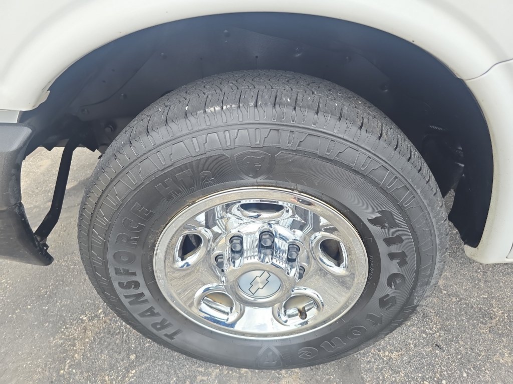 Used 2015 Chevrolet Express 2500 RWD image 31