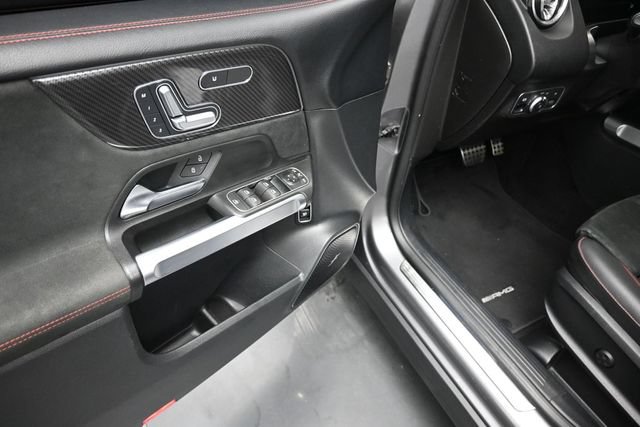 Used 2021 Mercedes-Benz GLB 35 AMG 4MATIC image 8