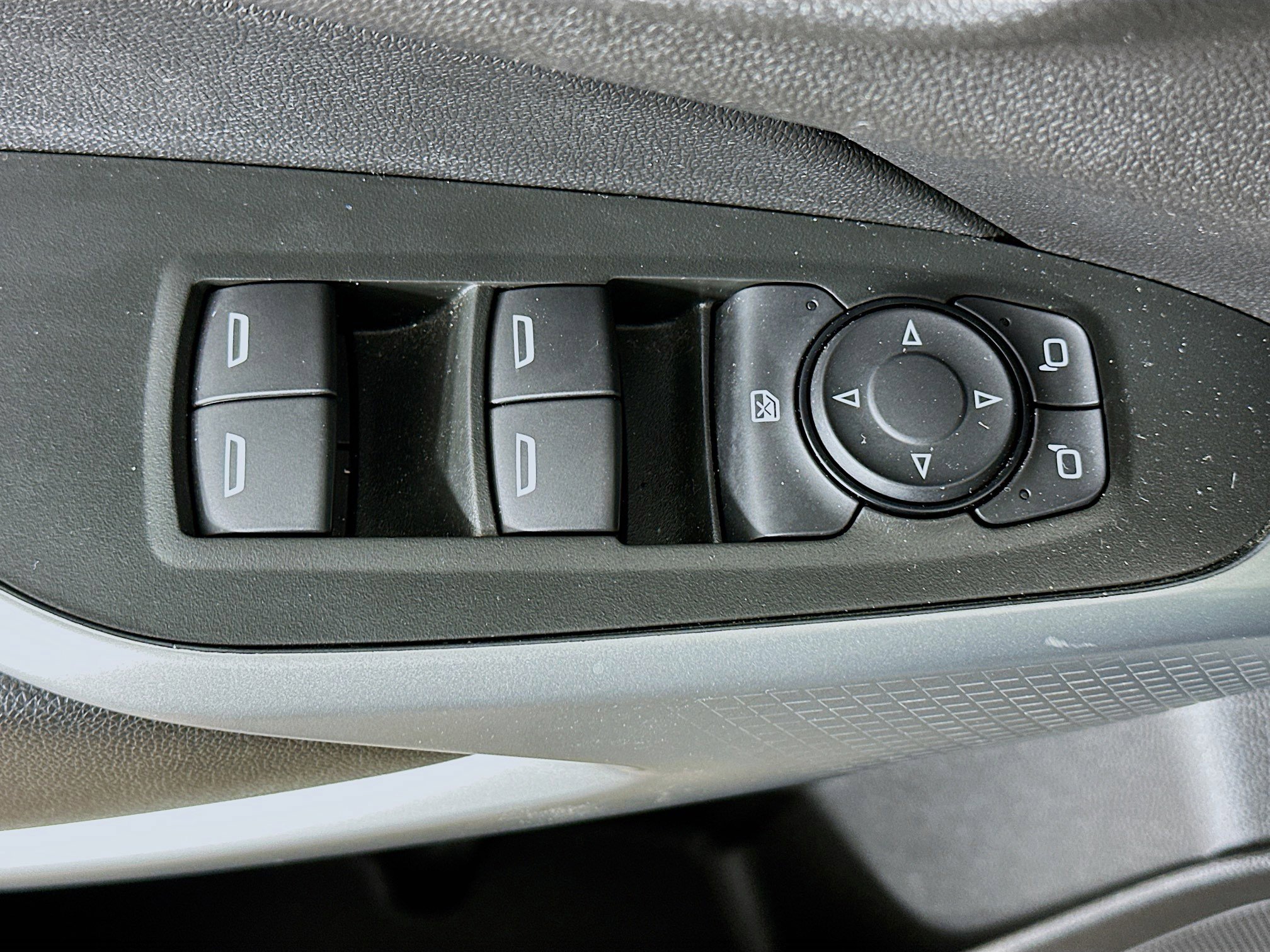 Used 2025 Chevrolet Trax LS FWD image 15