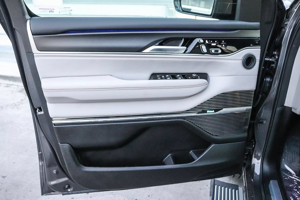 New 2026 Jeep Grand Wagoneer Summit w/ 8-Passenger Seating Package AWD/4WD image 24