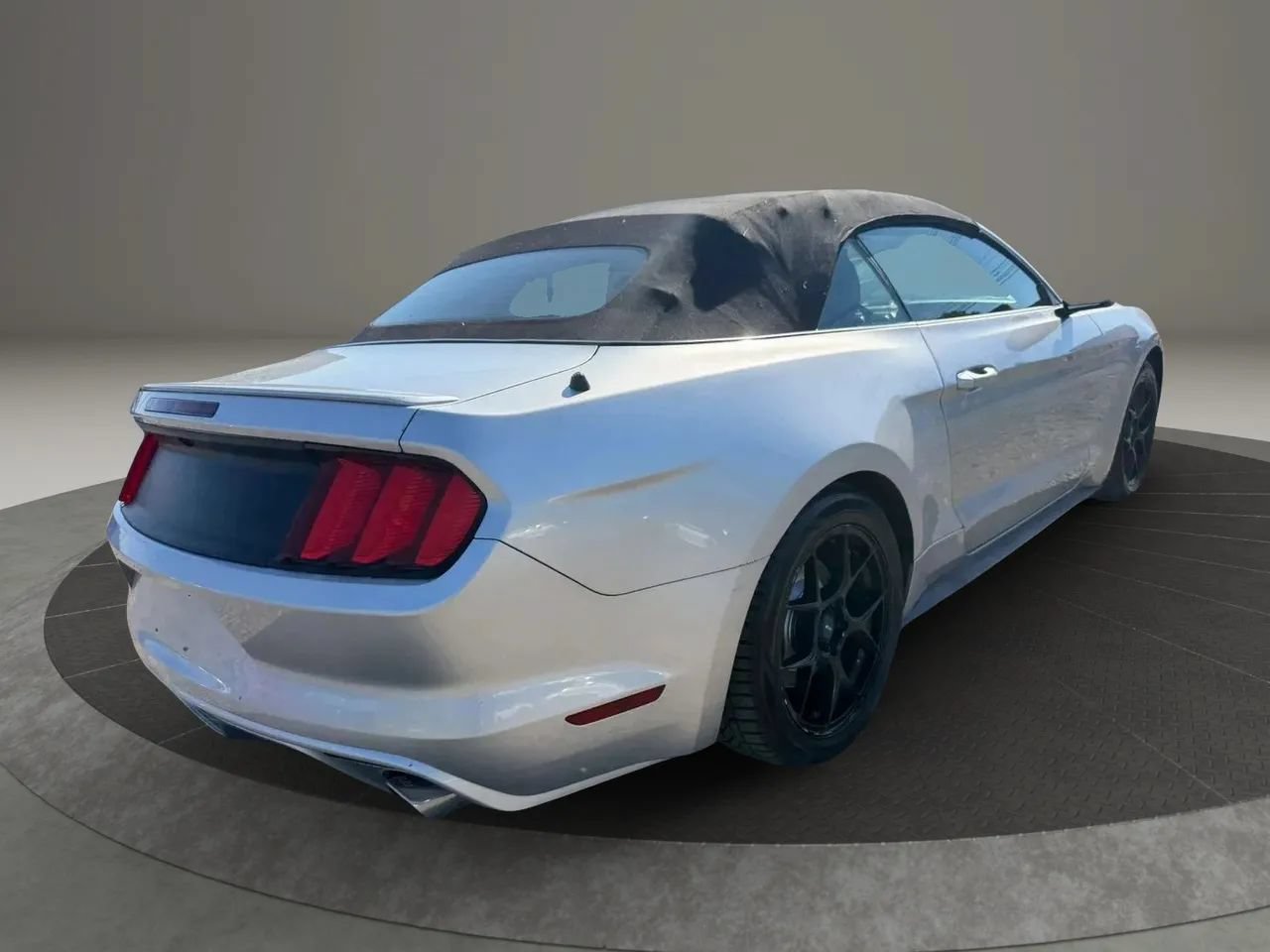 Used 2015 Ford Mustang Convertible w/ Equipment Group 051A RWD image 5