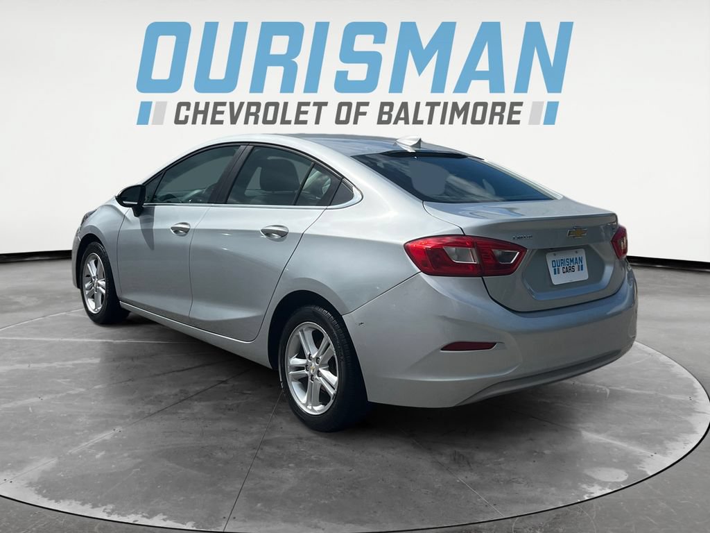 Used 2017 Chevrolet Cruze LT FWD image 4