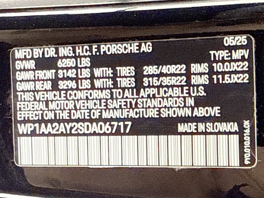 Certified 2025 Porsche Cayenne AWD/4WD image 12