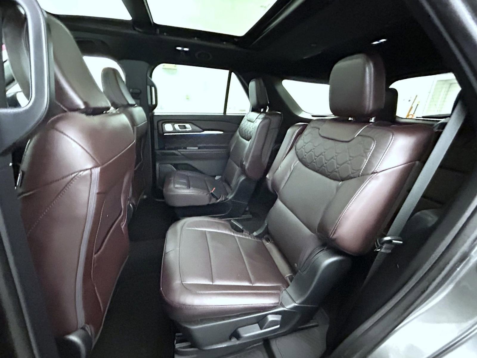 Used 2025 Ford Explorer Platinum w/ LUX Leather Package image 21