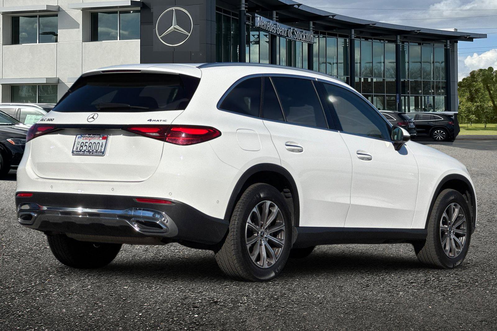 Used 2024 Mercedes-Benz GLC 300 4MATIC image 4