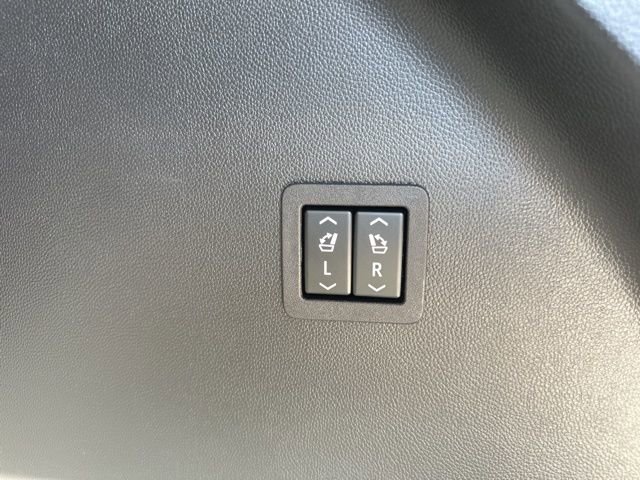 Used 2024 Buick Enclave Avenir w/ Avenir Technology Package image 33