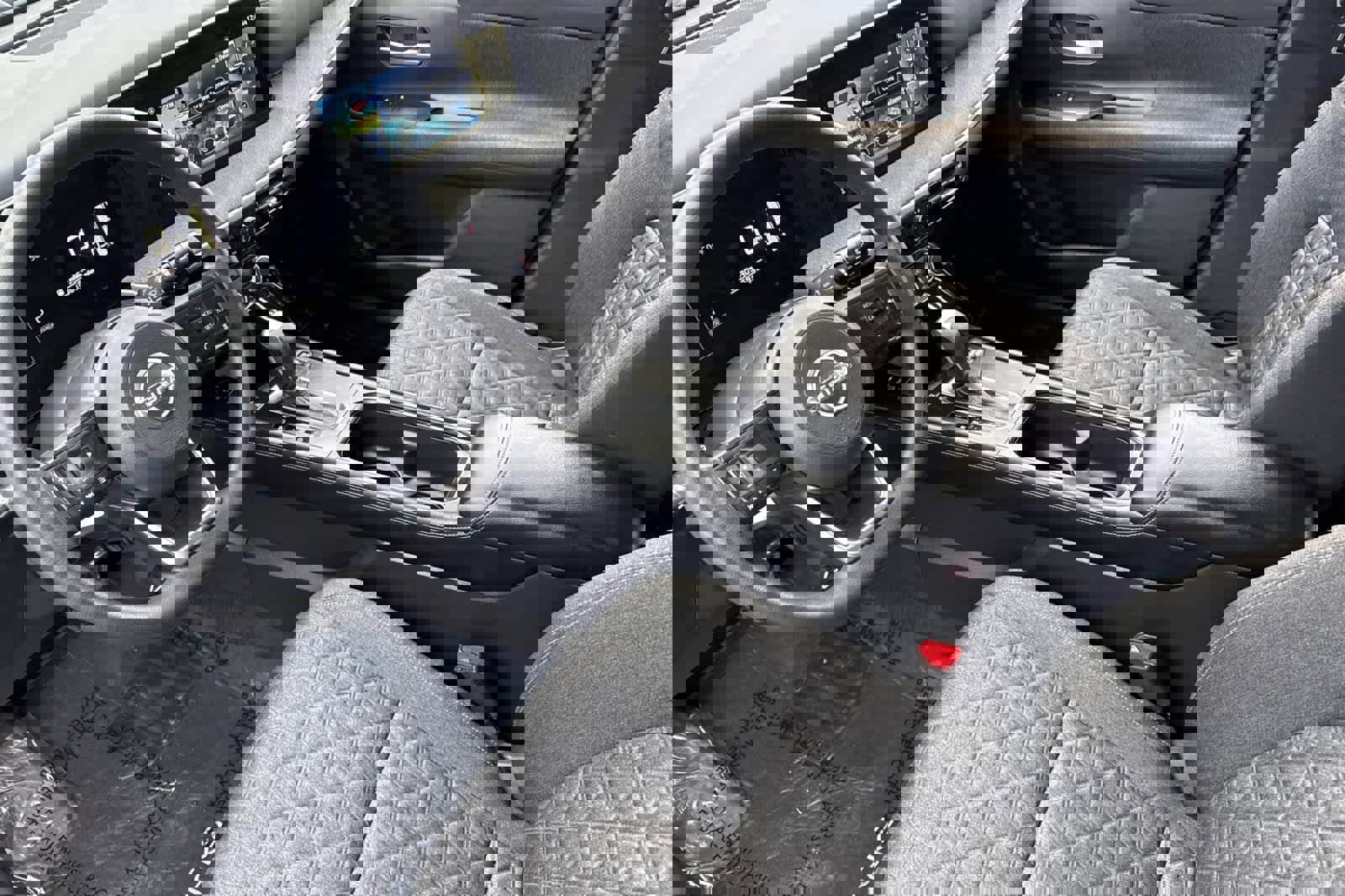 Used 2025 Nissan Kicks SV image 11