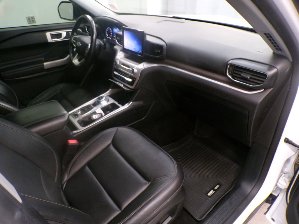 Used 2020 Ford Explorer XLT w/ Equipment Group 202A image 17