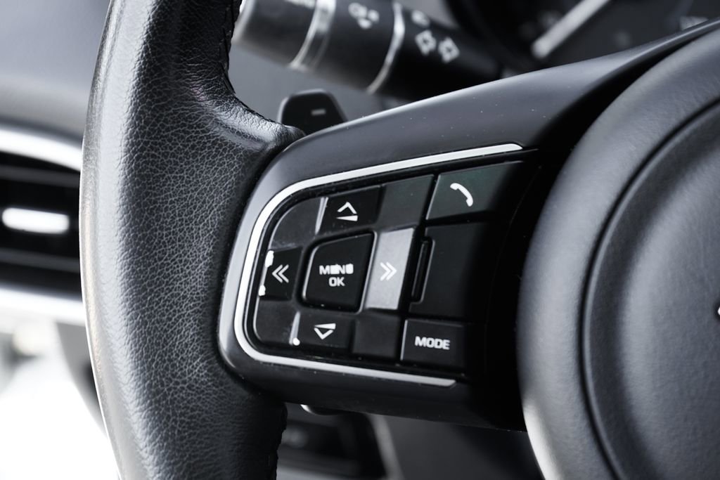 Used 2017 Jaguar XE image 21