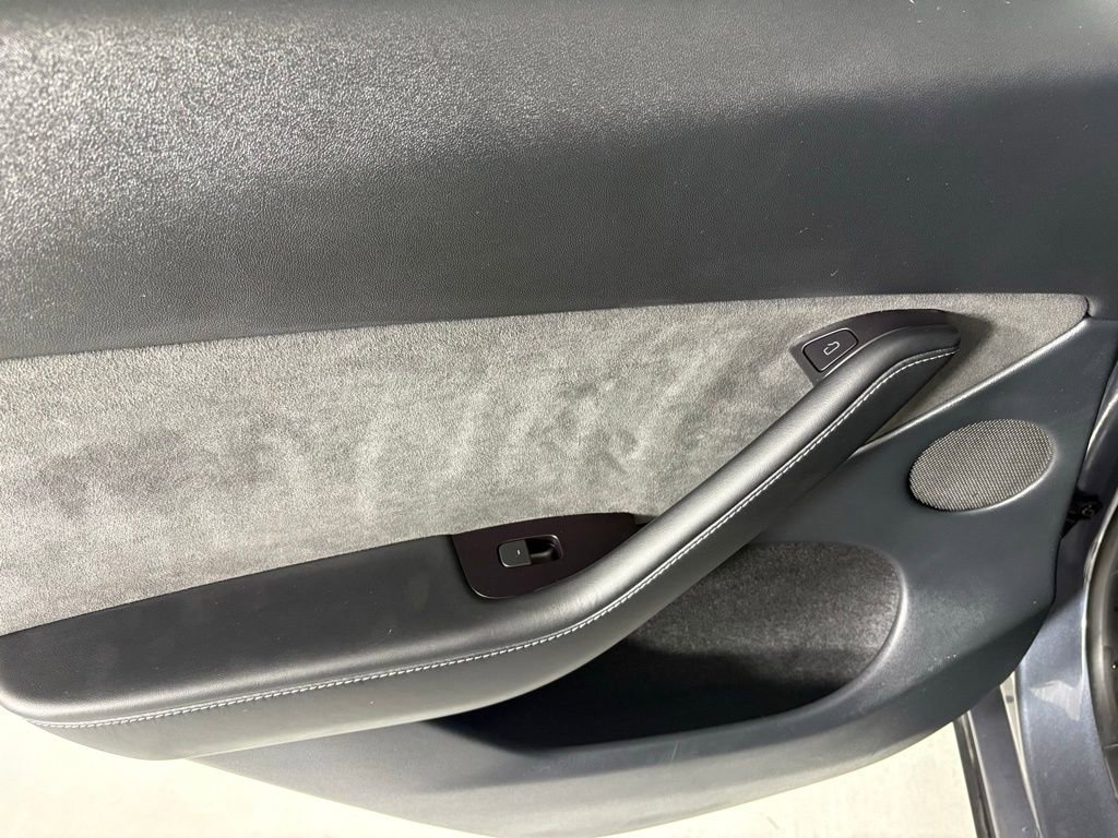Used 2023 Tesla Model Y Long Range image 29