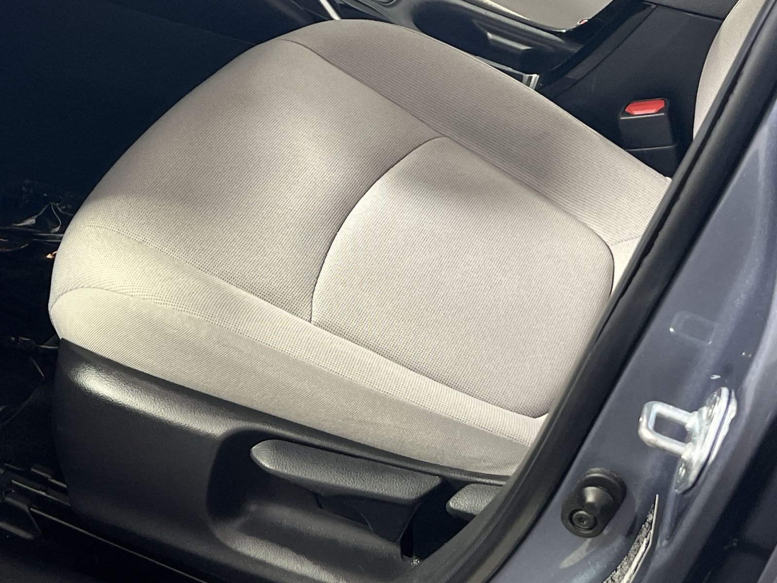 Used 2022 Toyota Corolla LE FWD image 22