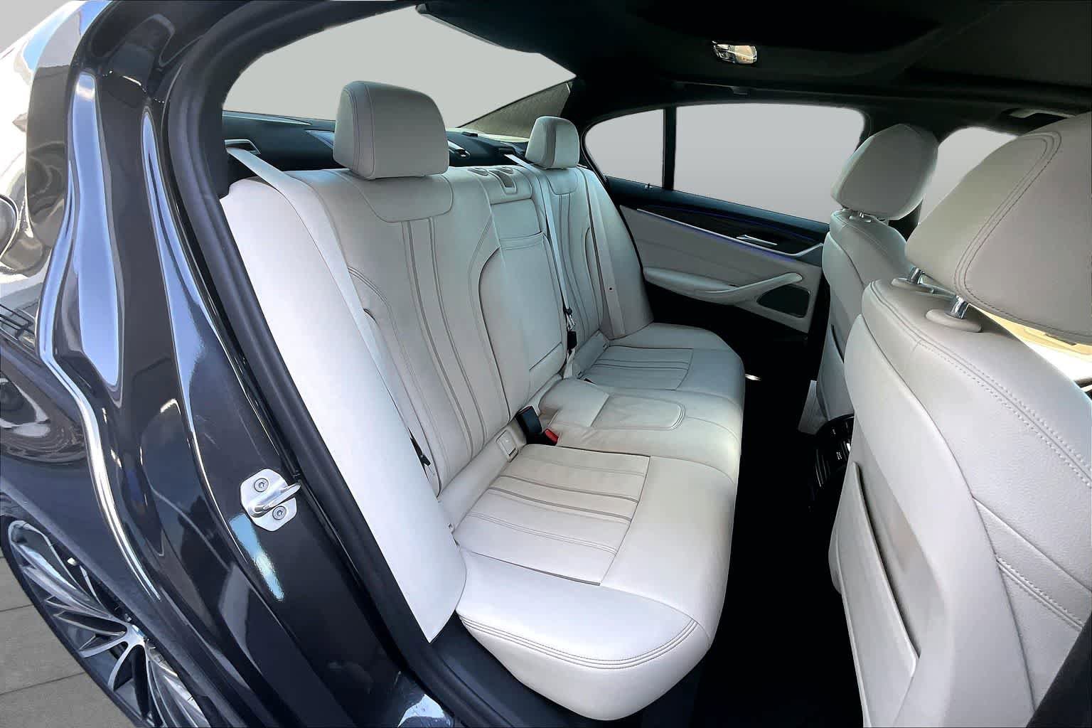 Used 2022 BMW 530i w/ Premium Package RWD image 21