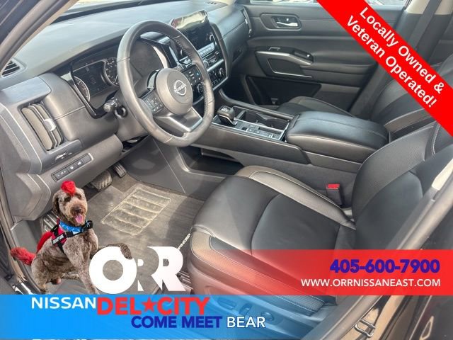 Used 2025 Nissan Pathfinder SL image 13