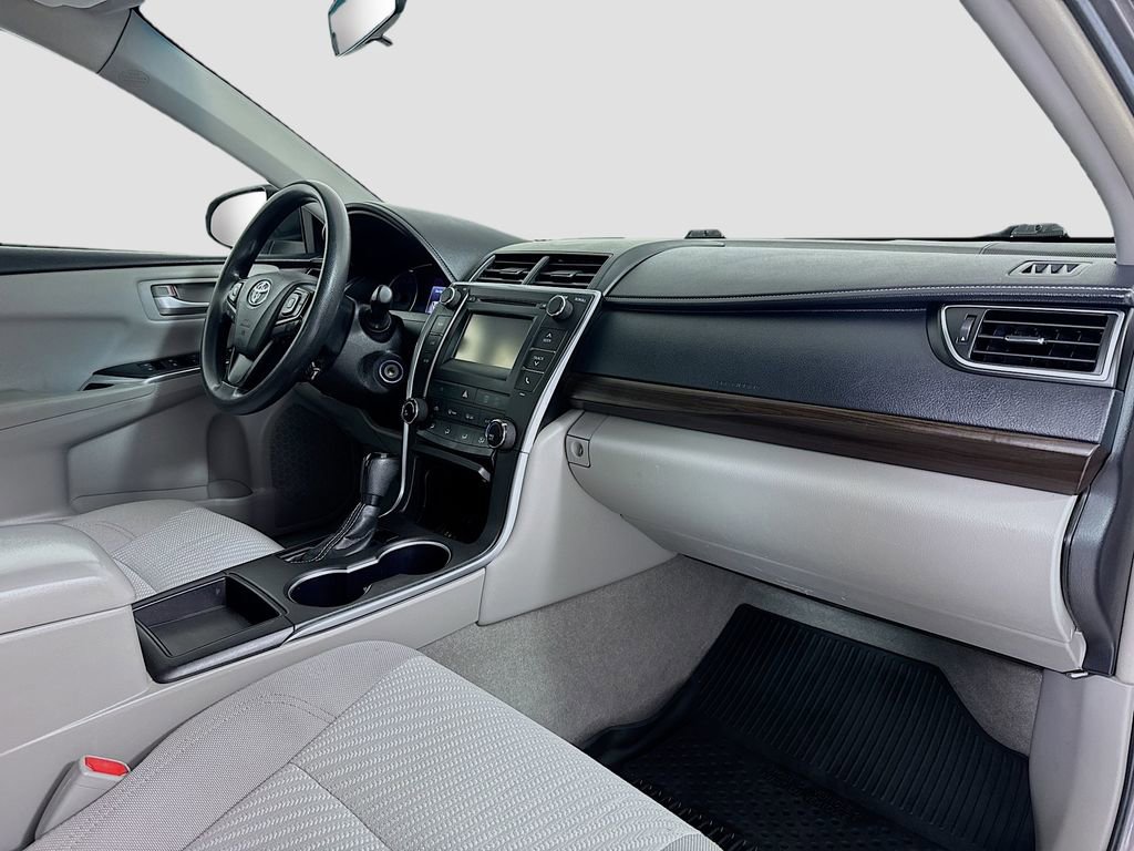 Used 2017 Toyota Camry LE image 24