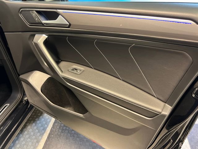 Certified 2022 Volkswagen Tiguan SE R-Line FWD image 12