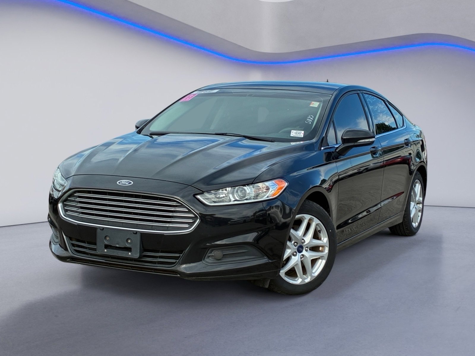 Used 2015 Ford Fusion SE FWD image 2
