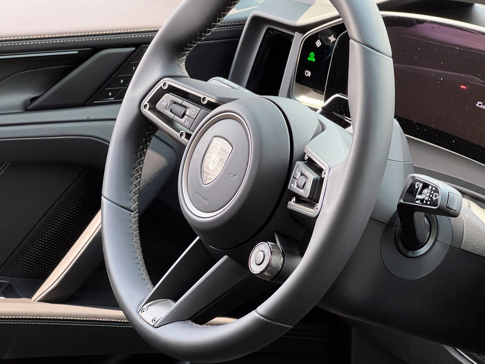 New 2026 Porsche Cayenne Turbo AWD/4WD image 39