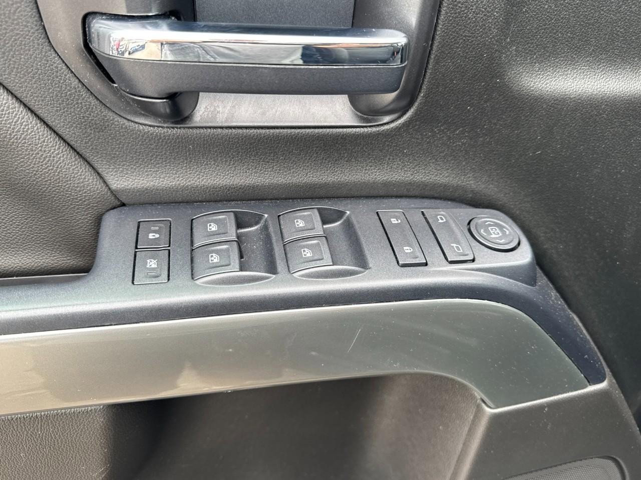 Used 2018 Chevrolet Silverado 1500 LT w/ All Star Edition AWD/4WD image 13