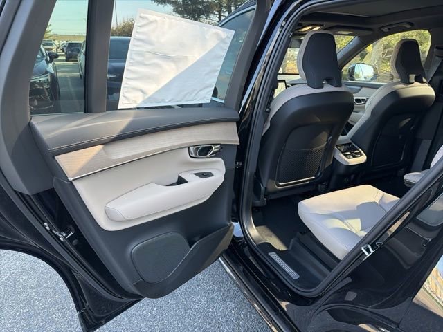 New 2026 Volvo XC90 B6 Plus w/ Protection Package Premier image 15