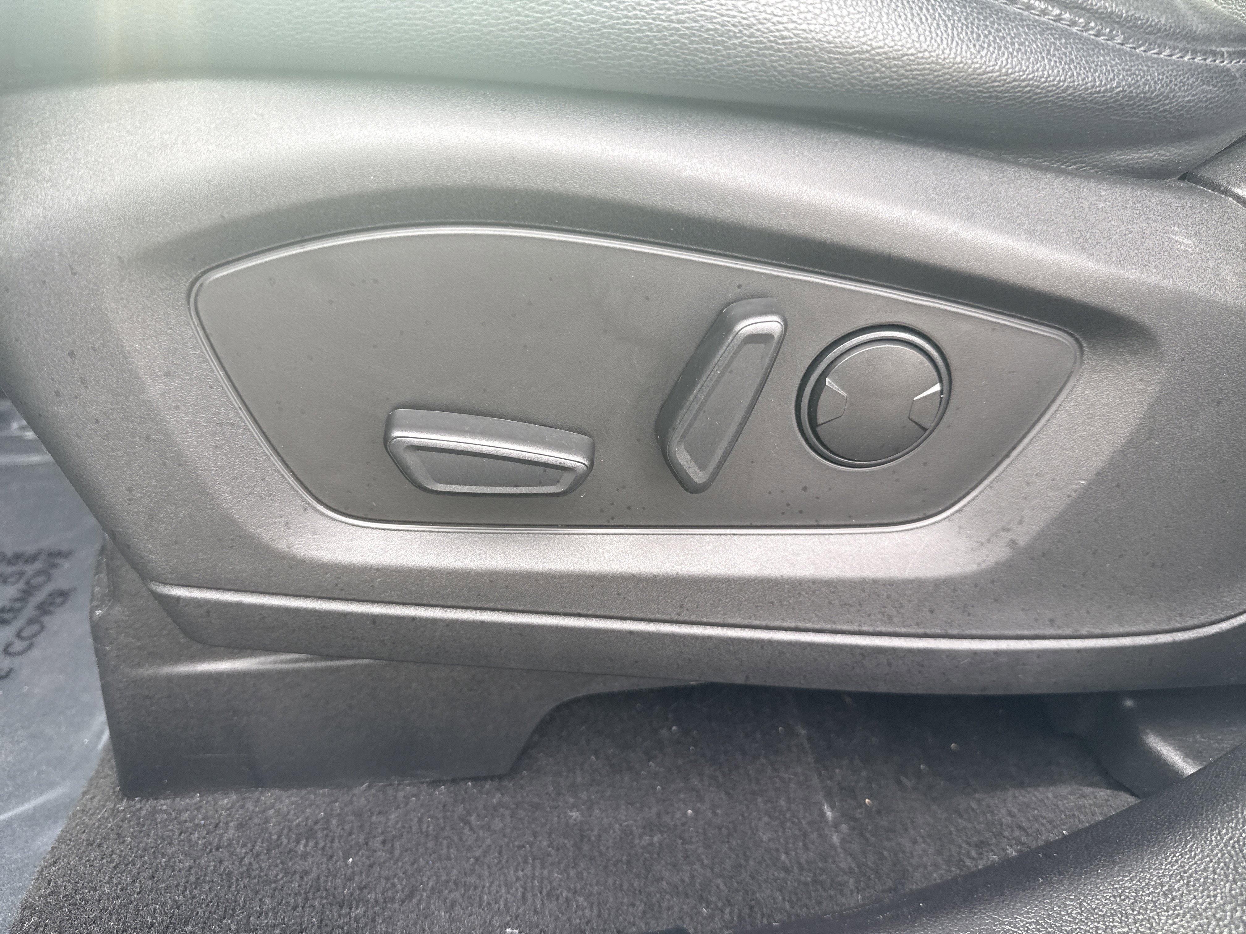 Used 2020 Ford Explorer XLT w/ Equipment Group 202A AWD/4WD image 12