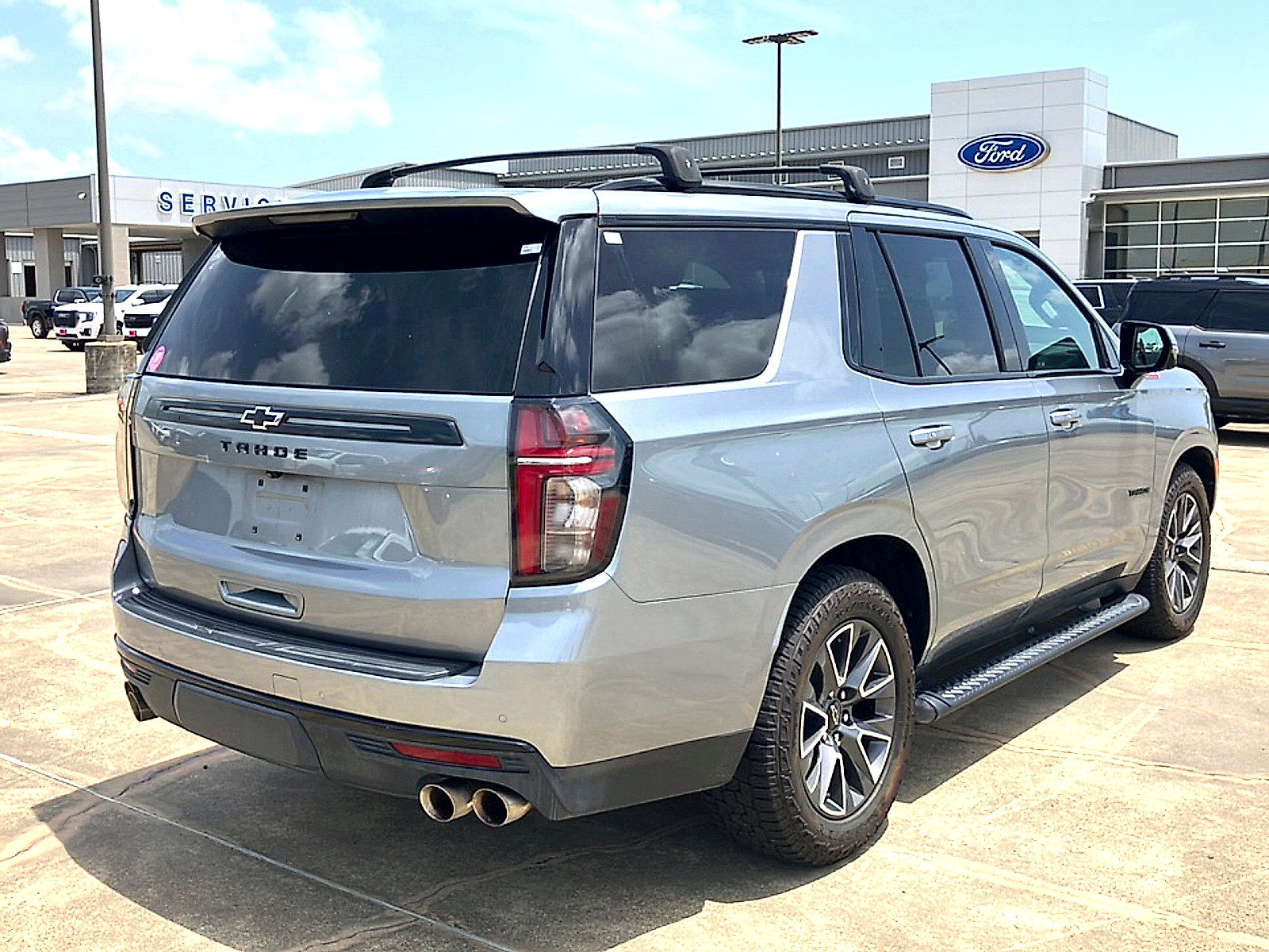 Used 2023 Chevrolet Tahoe Z71 w/ Z71 Off-Road Package AWD/4WD image 7