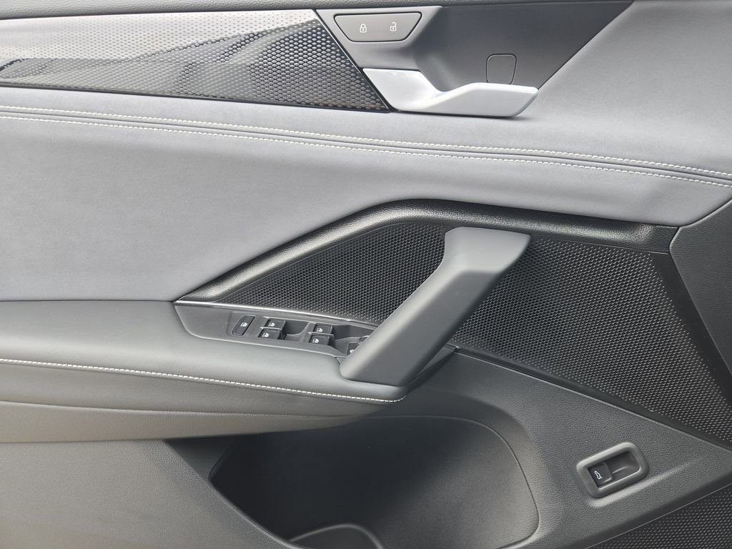 New 2026 Volkswagen Tiguan SE R-Line image 19